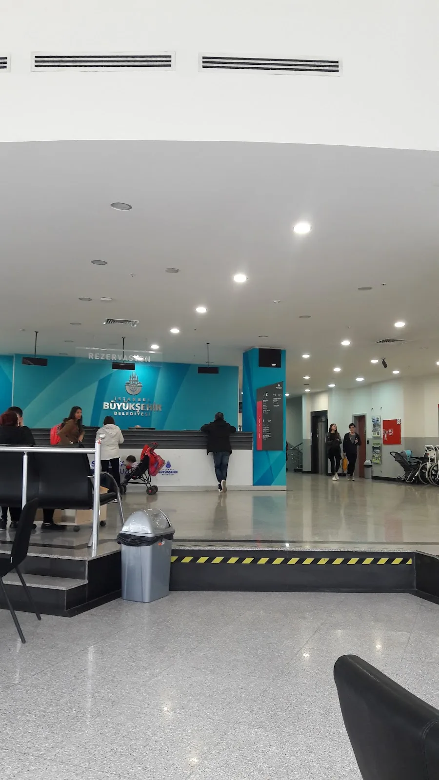 İBB Sefaköy Kapalı Yüzme Havuzu — Yüzme Havuzları, Küçükçekmece · fotoğraf 1