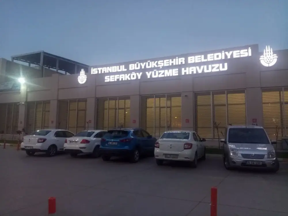 İBB Sefaköy Kapalı Yüzme Havuzu — Yüzme Havuzları, Küçükçekmece · fotoğraf 2