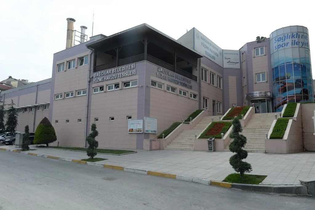 Bağcılar Belediyesi Barbaros Yüzme Havuzu Tesisleri — Yüzme Havuzları, Bağcılar · fotoğraf 1
