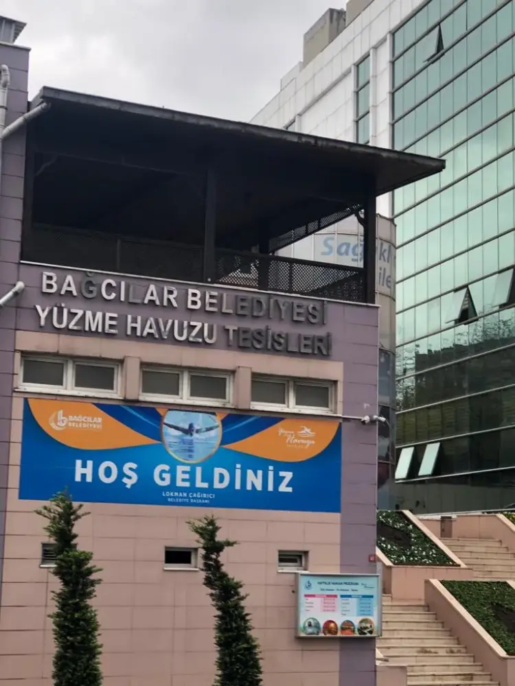 Bağcılar Belediyesi Barbaros Yüzme Havuzu Tesisleri — Yüzme Havuzları, Bağcılar · fotoğraf 3