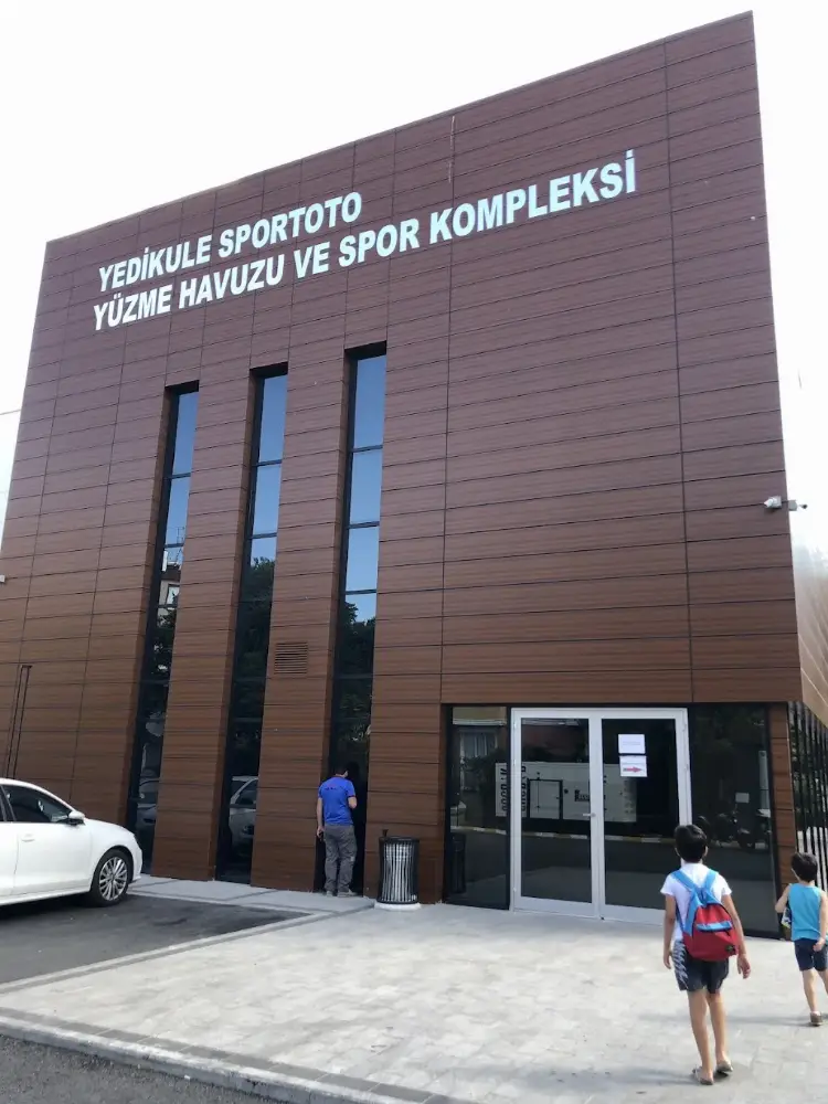 Fatih Belediyesi Yedikule Yüzme Havuzu ve Spor Kompleksi — Yüzme Havuzları, Fatih · fotoğraf 4