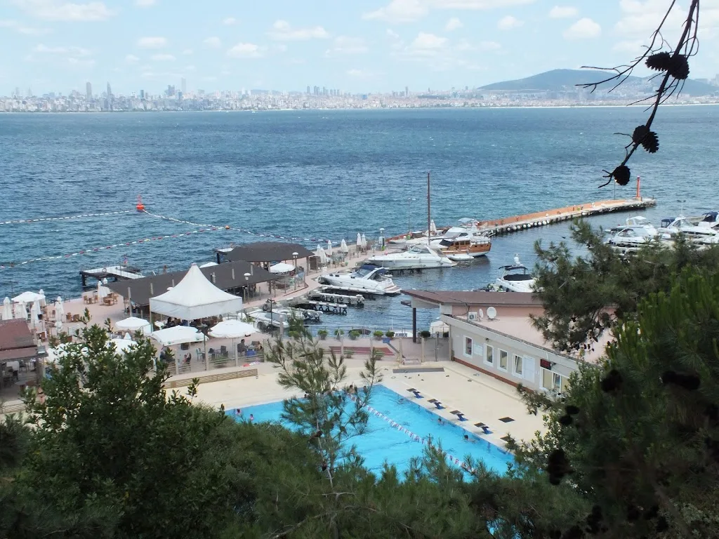 Kınalıada Su Sporları Kulübü — Yüzme Havuzları, Adalar · fotoğraf 1