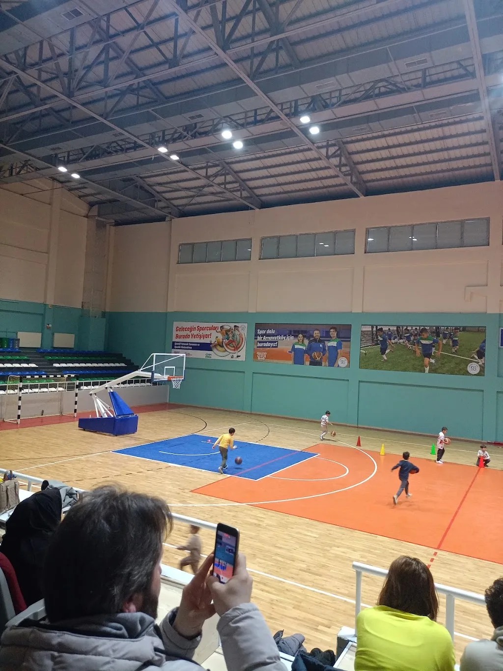 Arnavutköy Belediyesi Kapalı Spor Salonu — Yüzme Havuzları, Arnavutköy · fotoğraf 1