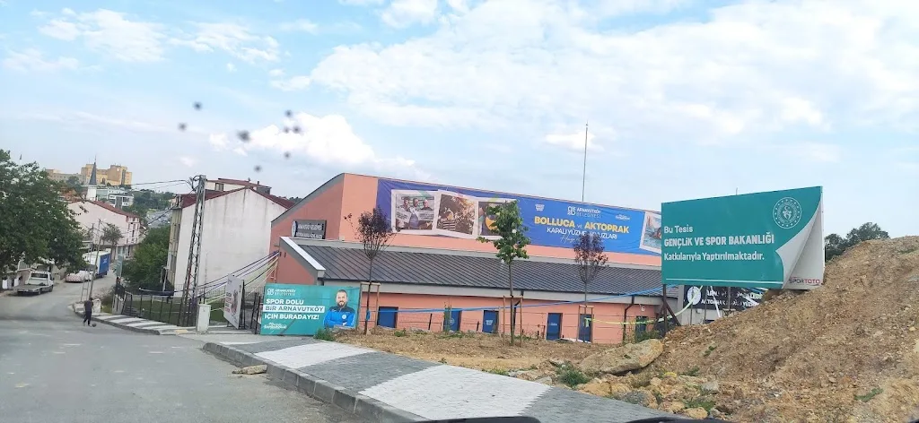 Aktoprak Yarı Olimpik Kapalı Yüzme Havuzu — Yüzme Havuzları, Arnavutköy · fotoğraf 1