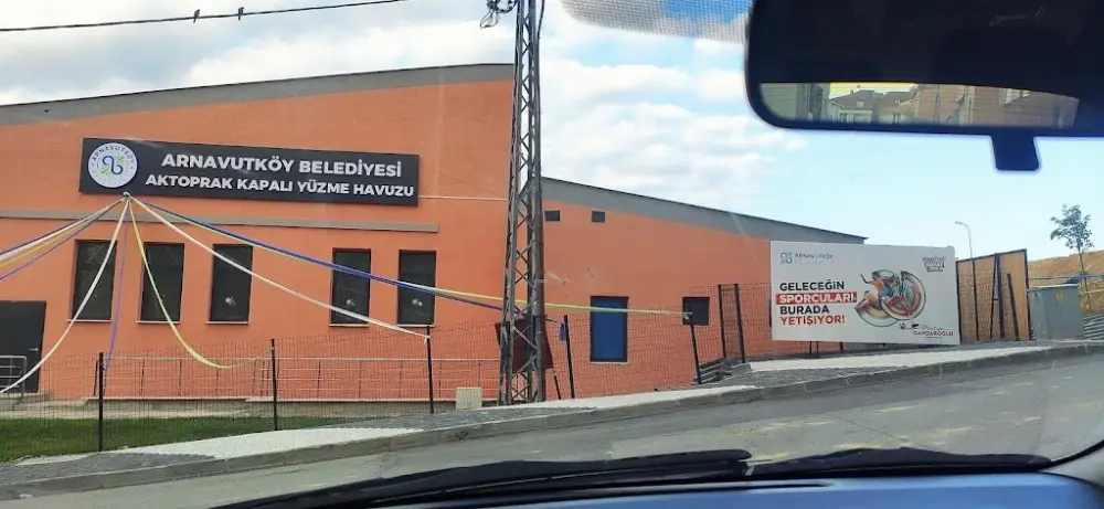 Aktoprak Yarı Olimpik Kapalı Yüzme Havuzu — Yüzme Havuzları, Arnavutköy · fotoğraf 2