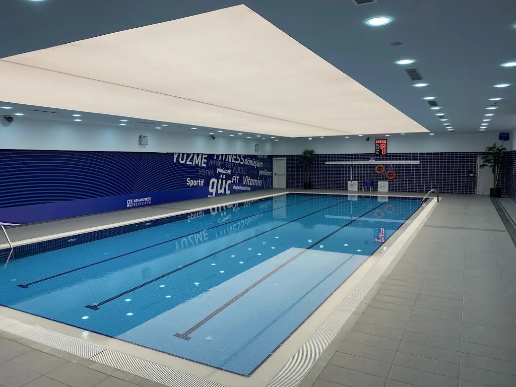 Arnavutköy Belediyesi Gençlik Ve Spor Kulübü — Yüzme Havuzları, Arnavutköy · fotoğraf 1