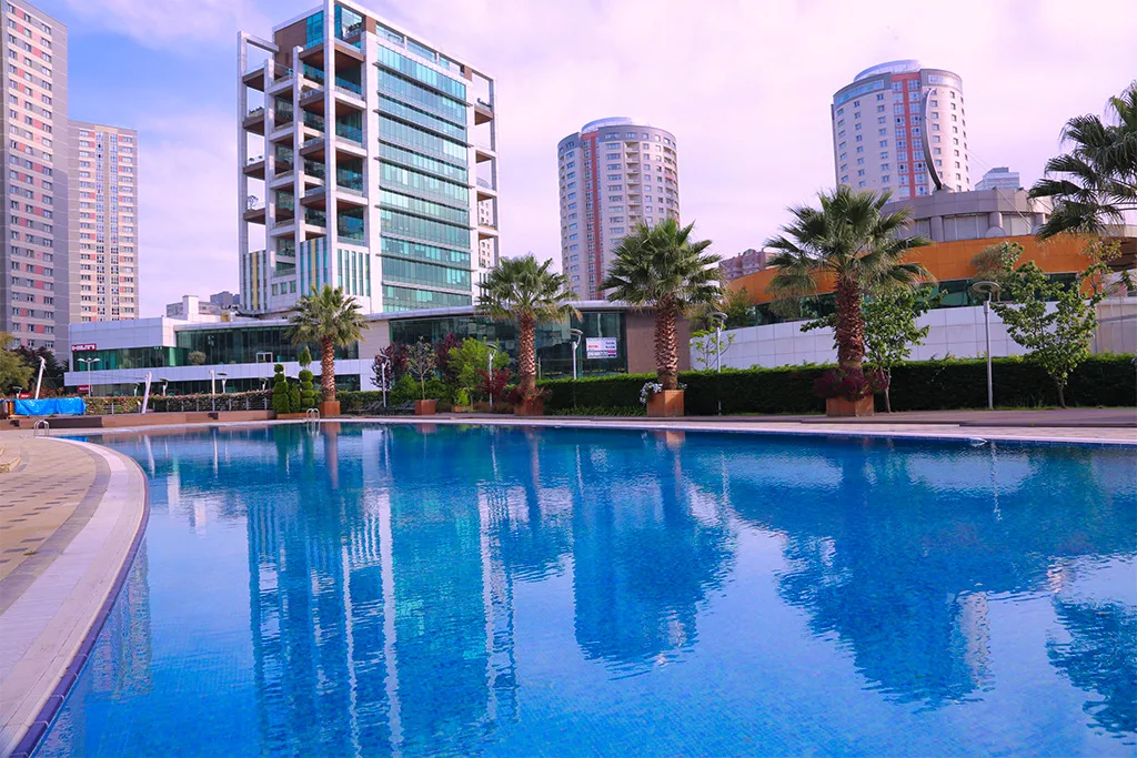 Sansai Spa Açık Yüzme Havuzu — Yüzme Havuzları, Ataşehir · fotoğraf 1