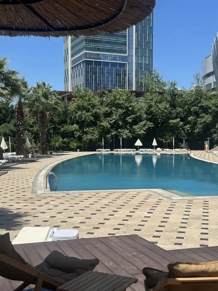 Sansai Spa Açık Yüzme Havuzu — Yüzme Havuzları, Ataşehir · fotoğraf 3