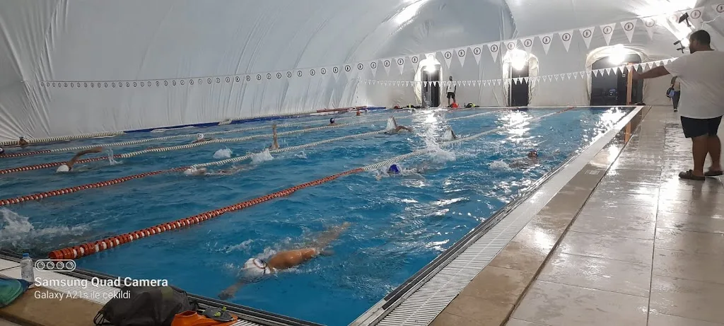 Heybeliada Su Sporları Kulübü Ataşehir Yüzme — Yüzme Havuzları, Ataşehir · fotoğraf 1