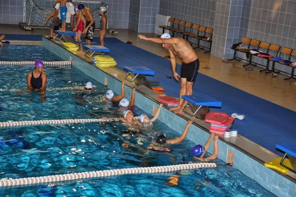 Yakacık Yüzme Havuzu Kartal - Ata Yüzme Kursu — Yüzme Havuzları, Kartal · fotoğraf 3