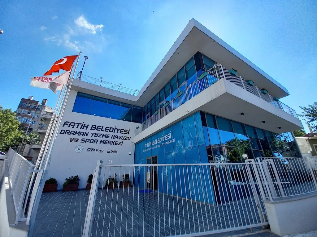 Fatih Belediyesi Draman Yüzme Havuzu ve Spor Kompleksi — Yüzme Havuzları, Fatih · fotoğraf 1