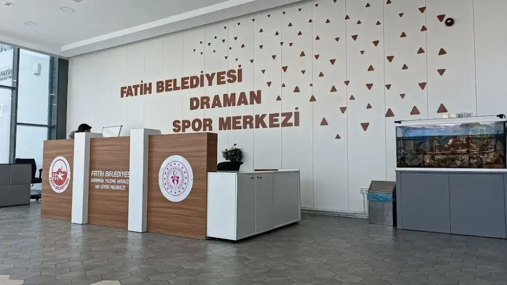 Fatih Belediyesi Draman Yüzme Havuzu ve Spor Kompleksi — Yüzme Havuzları, Fatih · fotoğraf 3