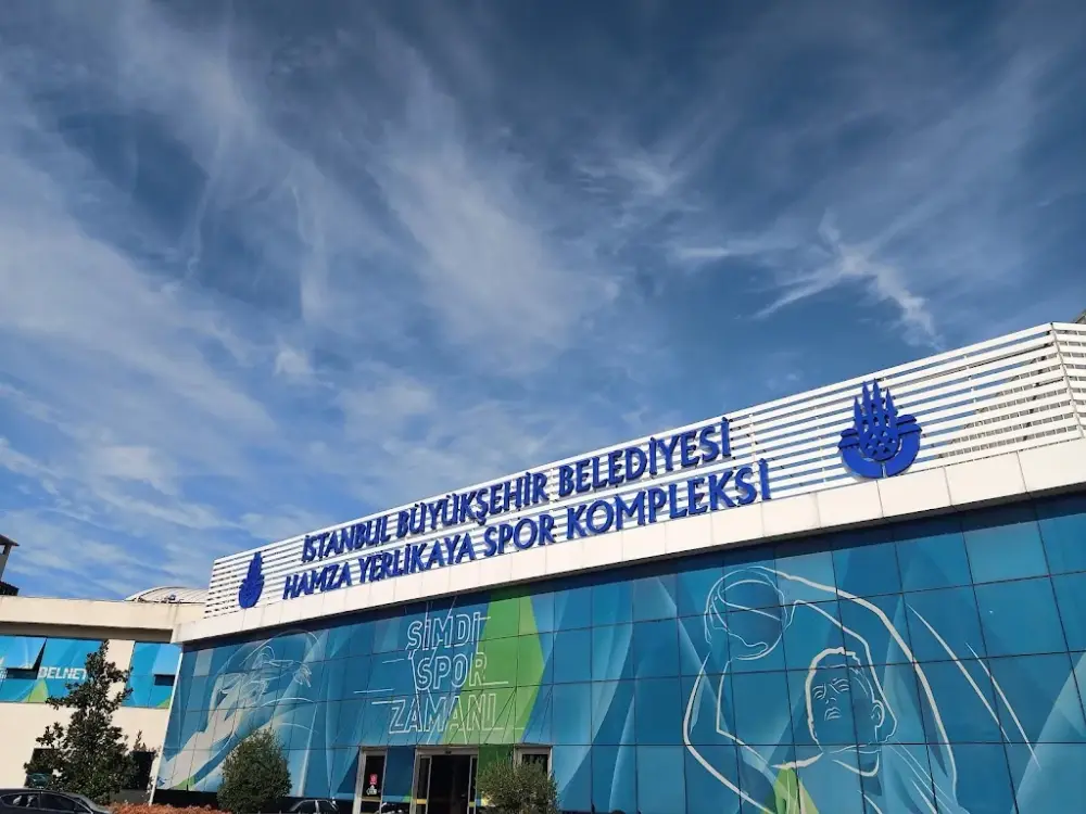 İBB Hamza Yerlikaya Spor Kompleksi — Yüzme Havuzları, Sultangazi · fotoğraf 3