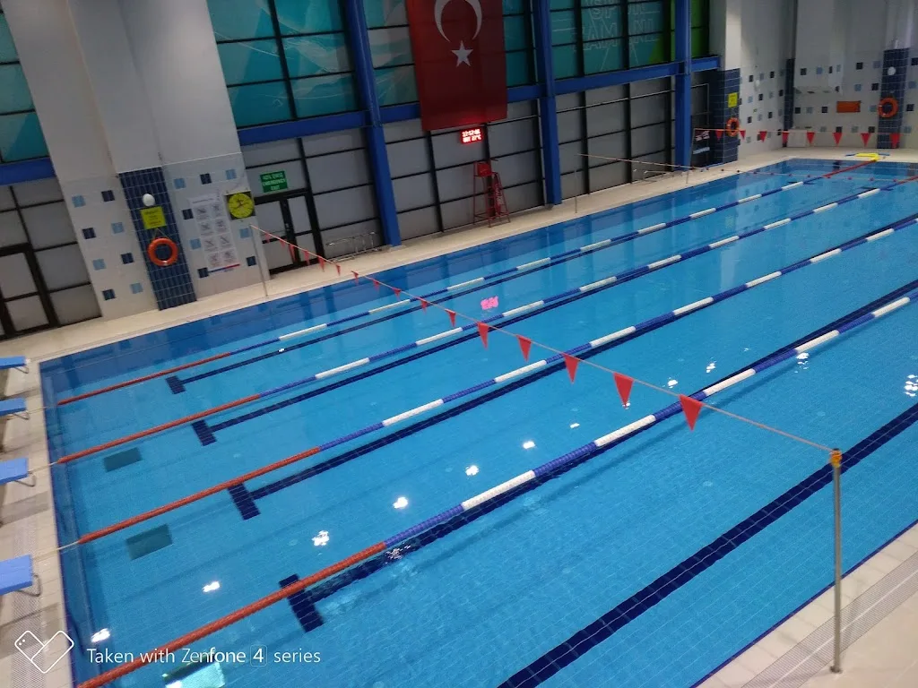 Avcılar Spor Kompleksi C Blok — Yüzme Havuzları, Avcılar · fotoğraf 1