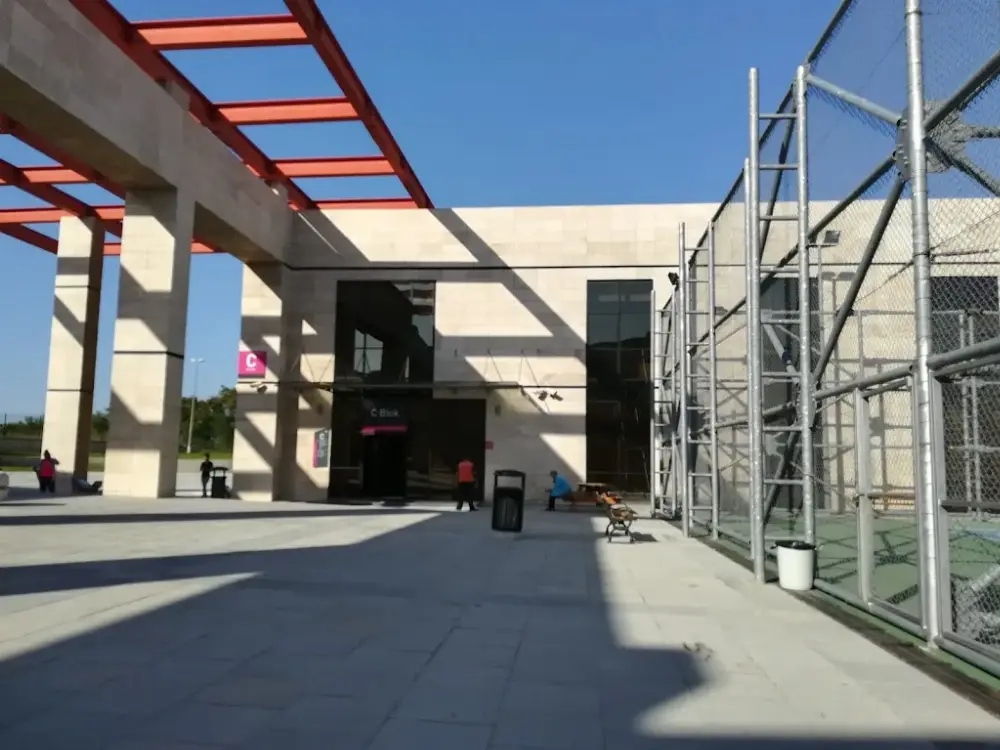 Avcılar Spor Kompleksi C Blok — Yüzme Havuzları, Avcılar · fotoğraf 2