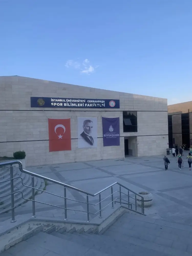 Avcılar Spor Kompleksi C Blok — Yüzme Havuzları, Avcılar · fotoğraf 4