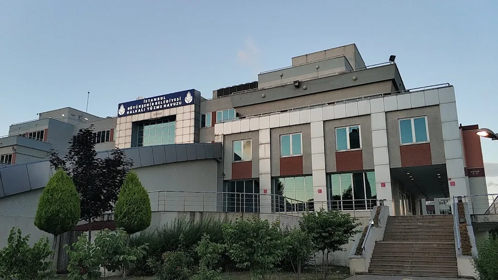 İBB Halkalı Yüzme Havuzu — Yüzme Havuzları, Küçükçekmece · fotoğraf 1