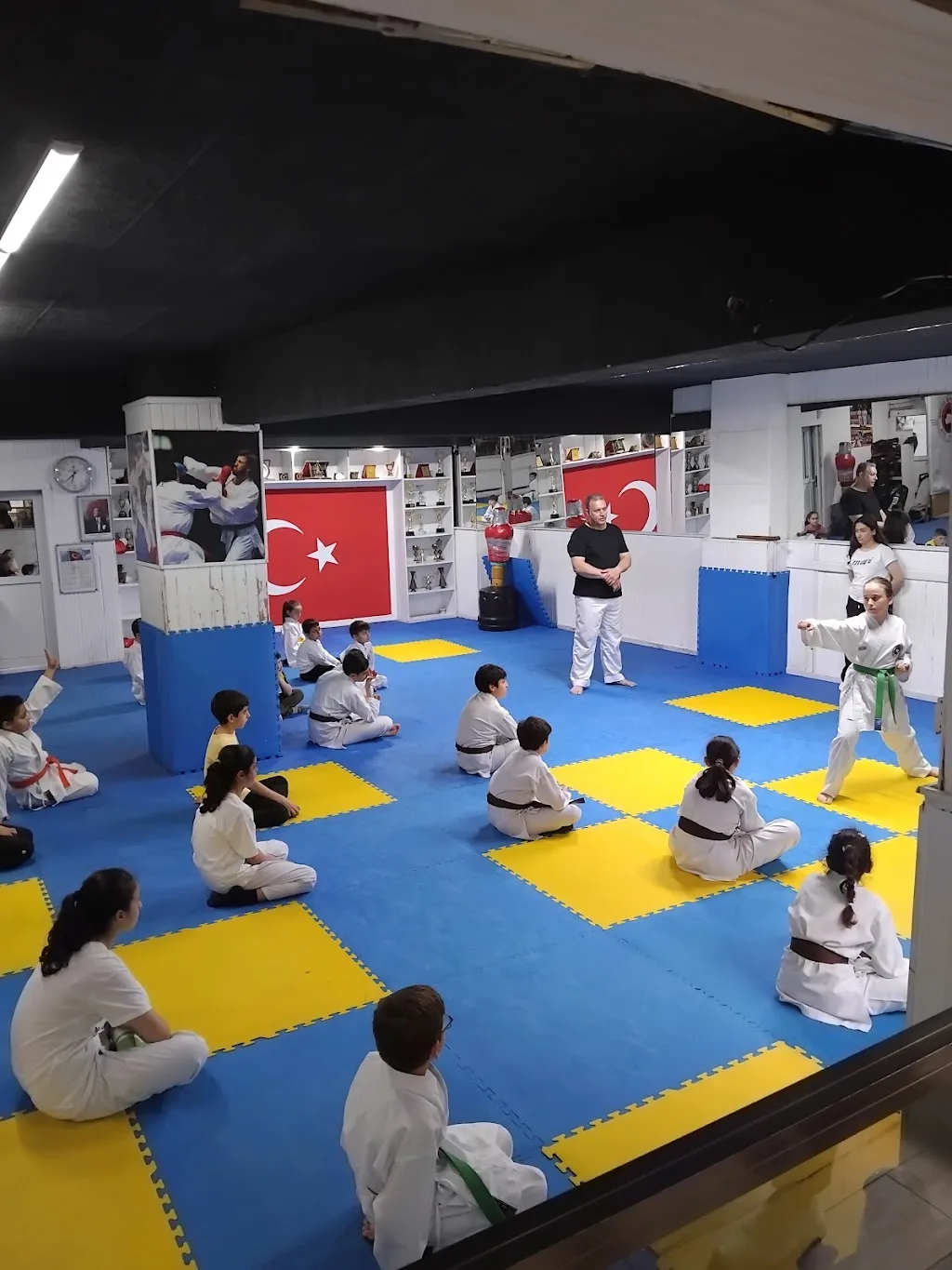Tunçel Spor Kulübü — Yüzme Havuzları, Avcılar · fotoğraf 1