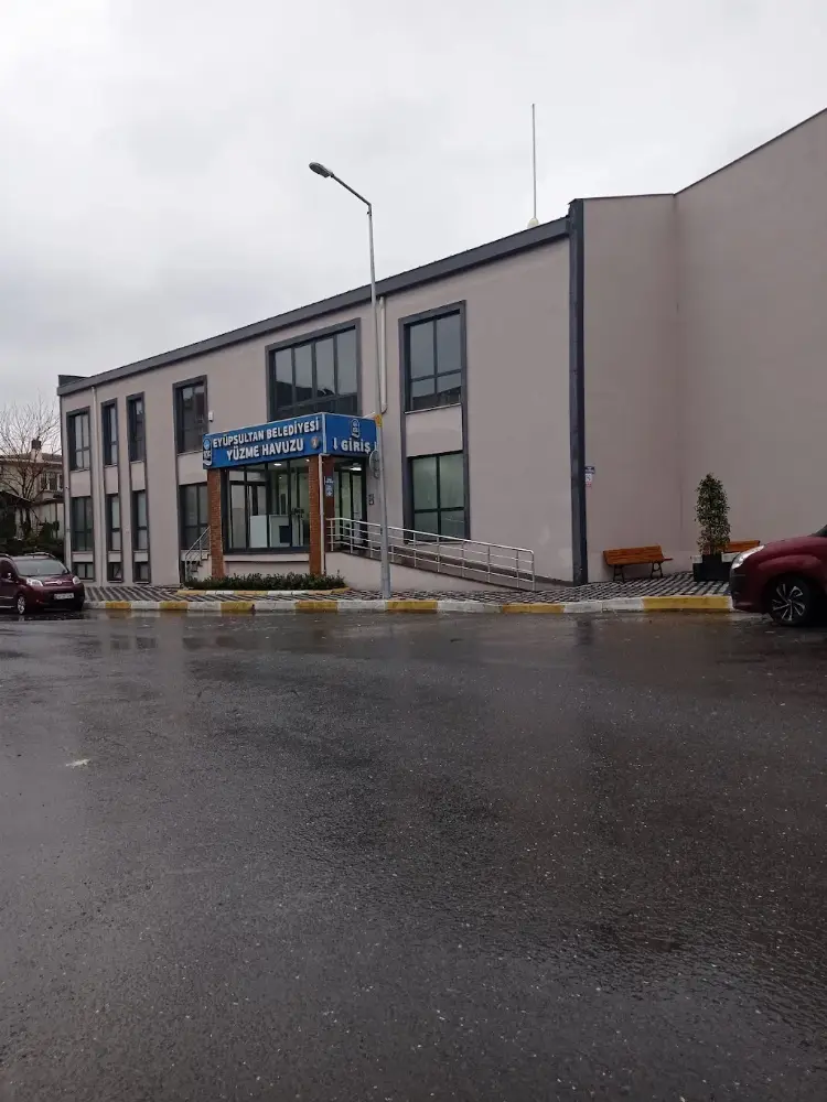 EYÜPSULTAN BELEDİYESİ TOPÇULAR YÜZME HAVUZU — Yüzme Havuzları, Eyüpsultan · fotoğraf 2