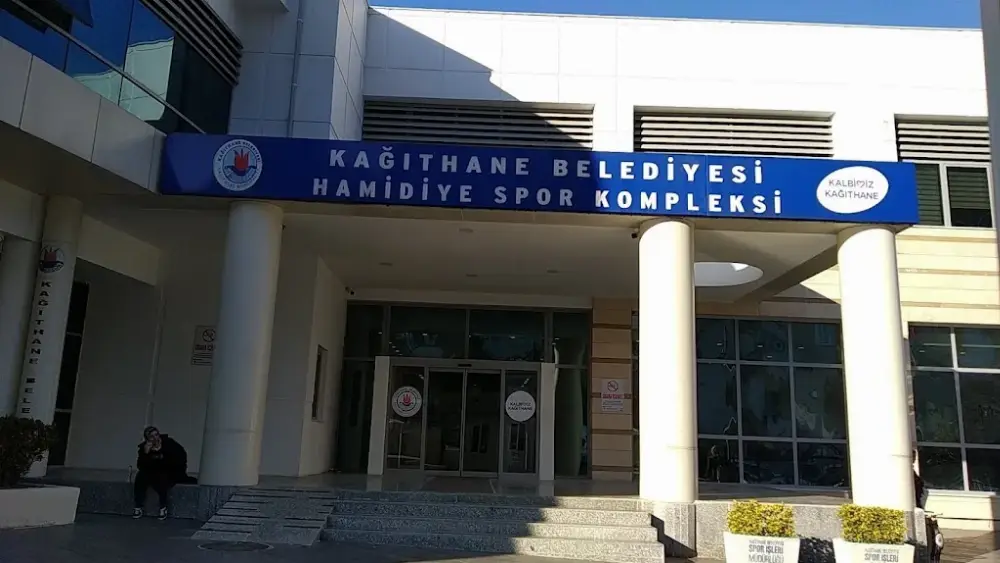 Hamidiye Yüzme Havuzu ve Spor Kompleksi — Yüzme Havuzları, Kağıthane · fotoğraf 2