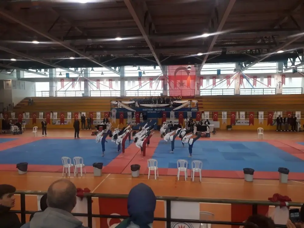 Kağıthane Belediyesi Yahya Kemal Spor Kompleksi — Yüzme Havuzları, Kağıthane · fotoğraf 3