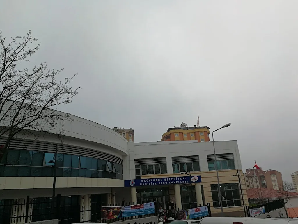 Hamidiye Spor Merkezi — Yüzme Havuzları, Kağıthane · fotoğraf 1