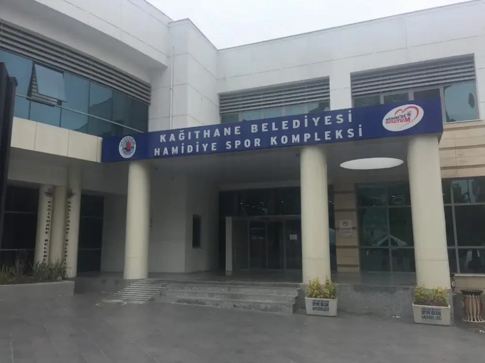 Hamidiye Spor Merkezi — Yüzme Havuzları, Kağıthane · fotoğraf 2