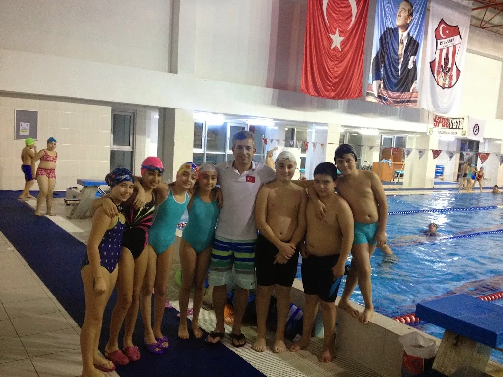 Akademi Yüzme Kursu / Swimming Coach — Yüzme Havuzları, Sarıyer · fotoğraf 1