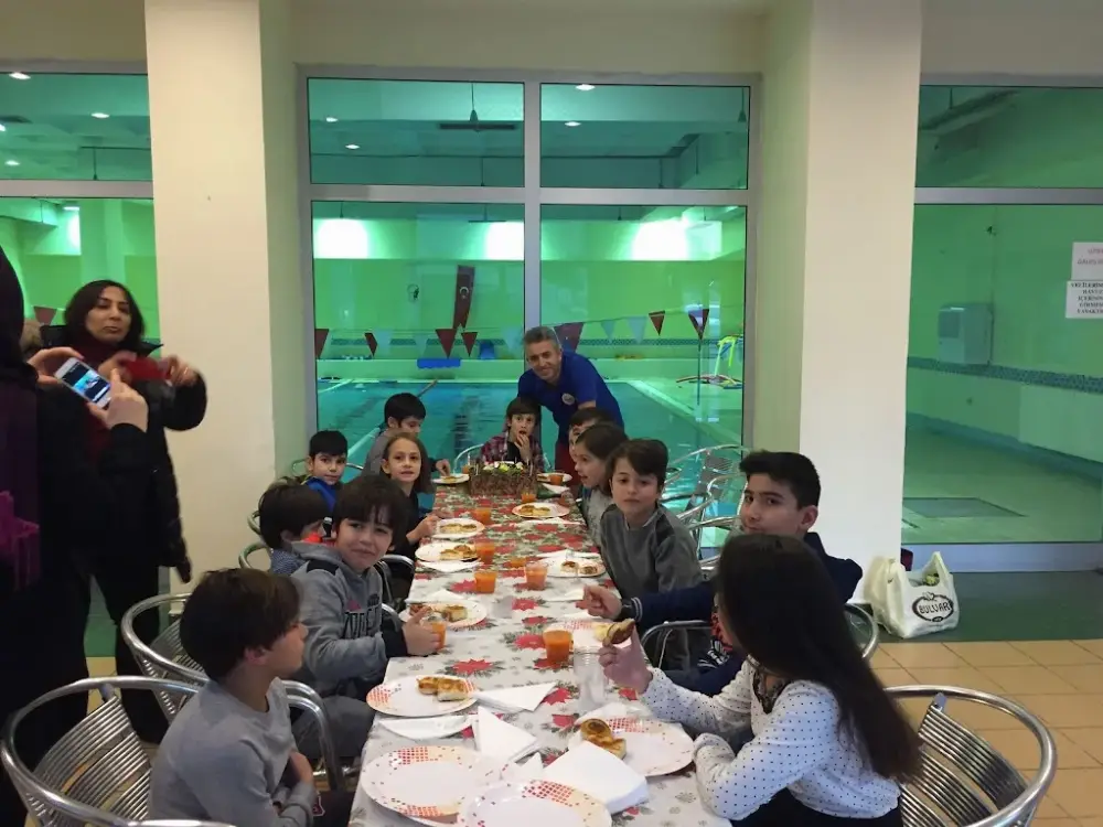 Akademi Yüzme Kursu / Swimming Coach — Yüzme Havuzları, Sarıyer · fotoğraf 3