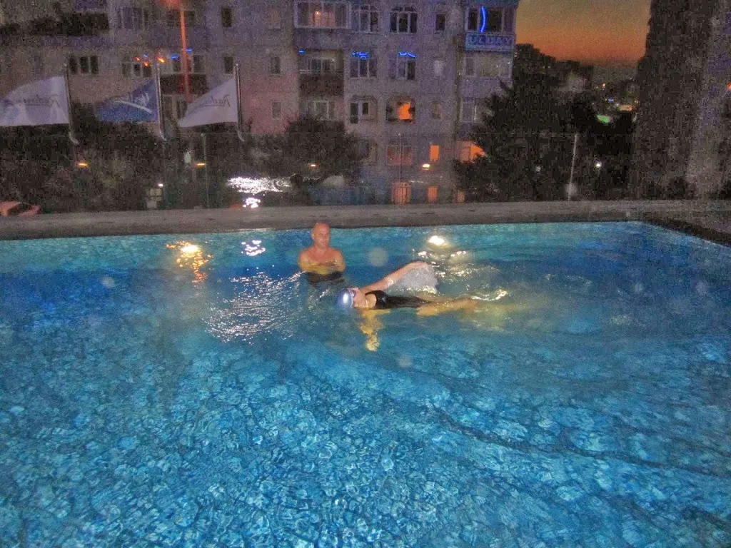 Yüzme Kursu Gayrettepe -İstanbul Yüzme Okulu — Yüzme Havuzları, Beşiktaş · fotoğraf 1
