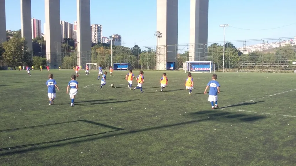 KAĞITHANE BELEDİYESİ SADABAD SPOR TESİSLERİ — Yüzme Havuzları, Kağıthane · fotoğraf 1