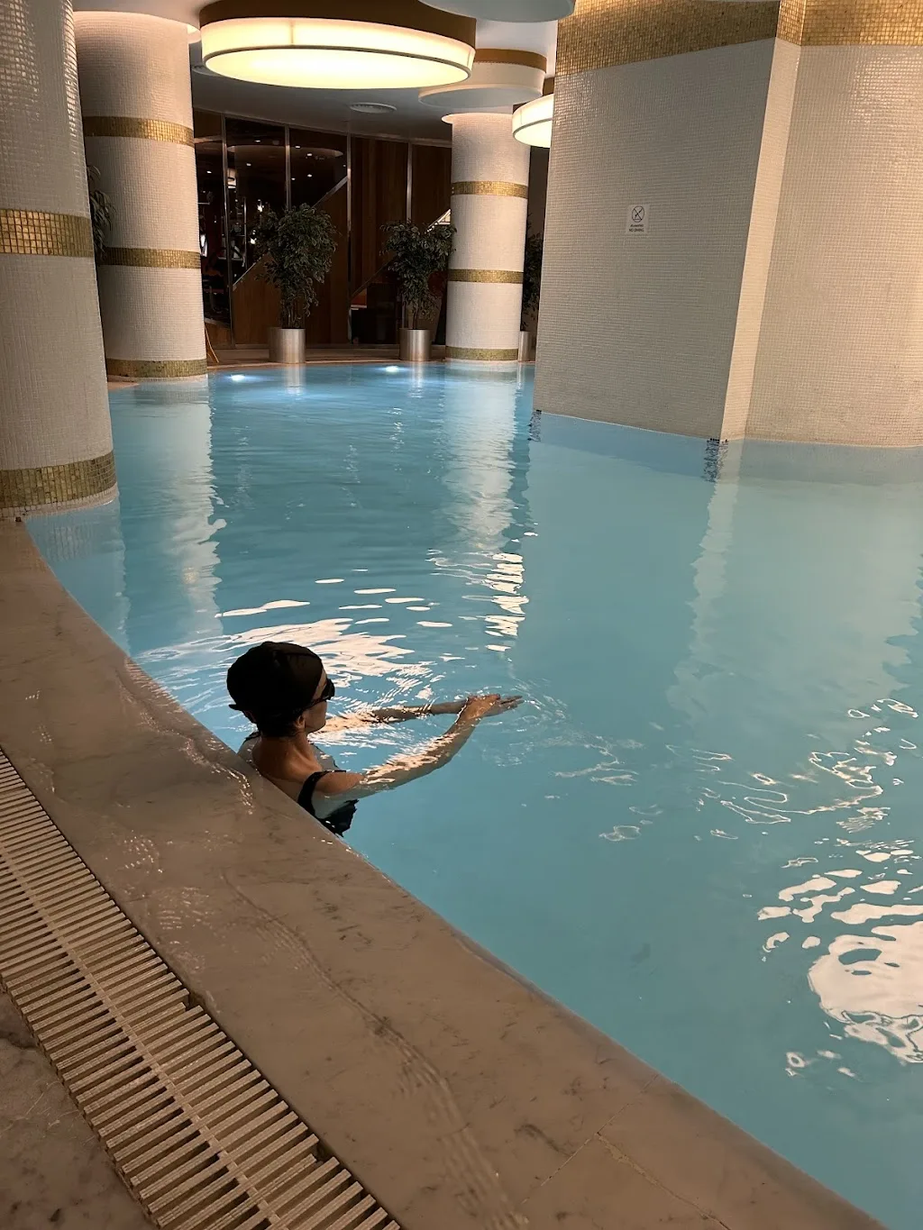 Taksim Yüzme Kursu - Altınbilek Spor Kulübü — Yüzme Havuzları, Şişli · fotoğraf 1