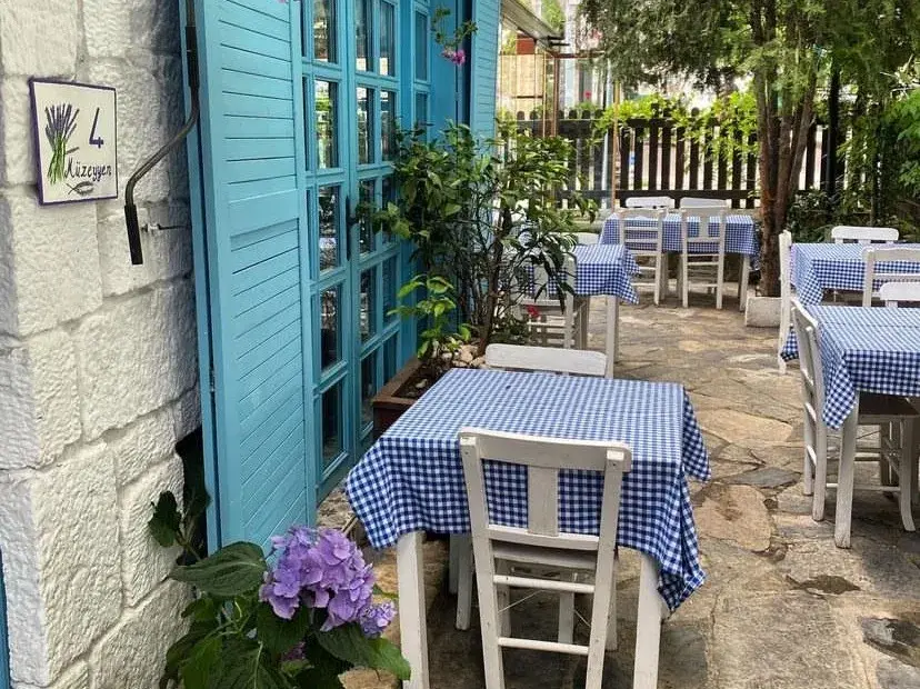 Müzeyyen Kadıköy — Akdeniz mutfağı, Kadıköy · fotoğraf 2