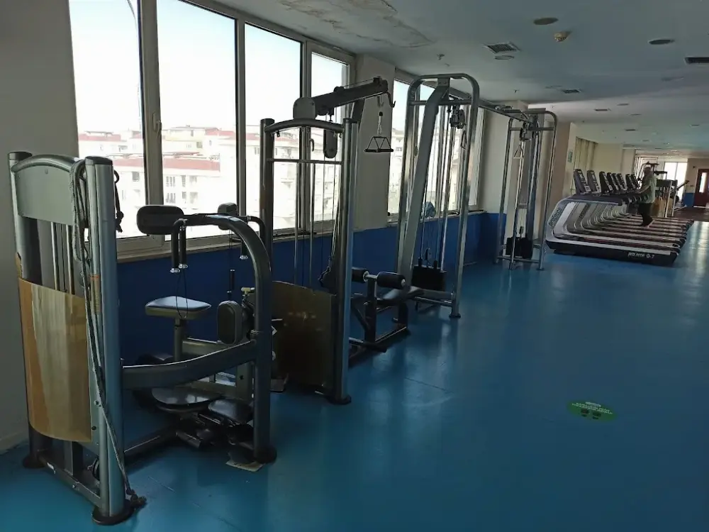 Esenyurt Belediyesi Kapalı Yüzme Havuzu Ve Spor Kompleksi — Yüzme Havuzları, Esenyurt · fotoğraf 2