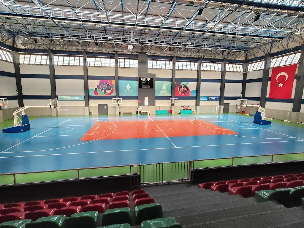 Bayrampaşa Spor Kompleksi — Yüzme Havuzları, Bayrampaşa · fotoğraf 1