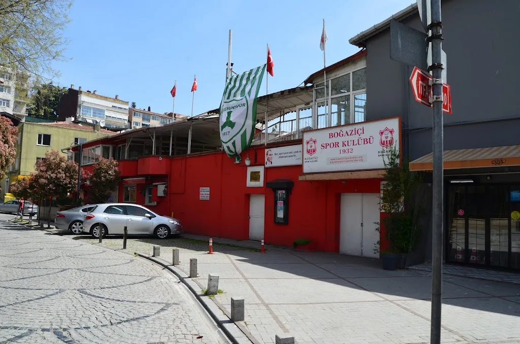 Boğaziçi Spor Kulübü — Yüzme Havuzları, Beşiktaş · fotoğraf 1