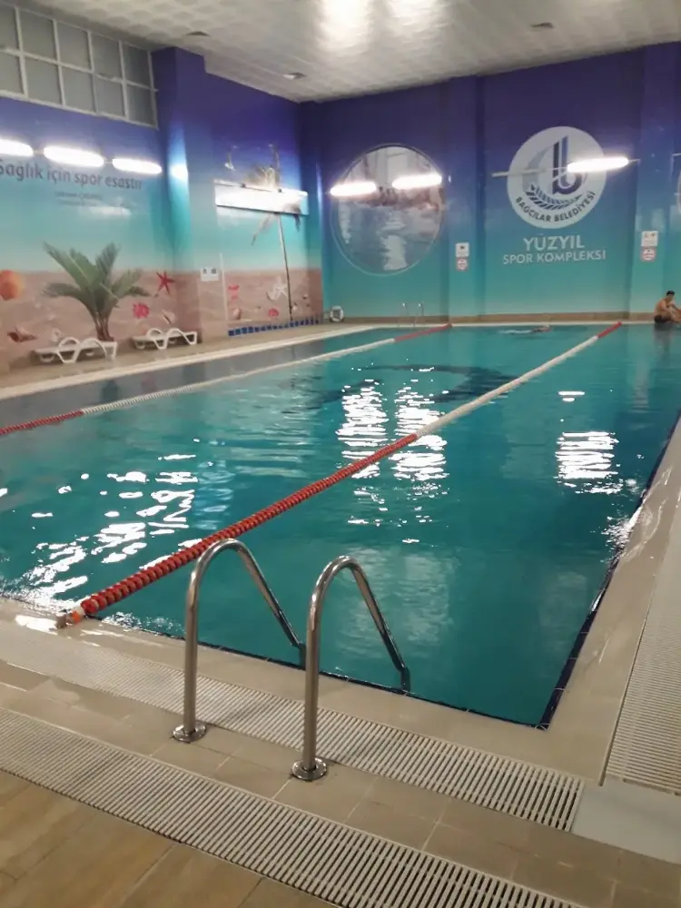 Yüzyıl Spor Kompleksi — Yüzme Havuzları, Bağcılar · fotoğraf 2