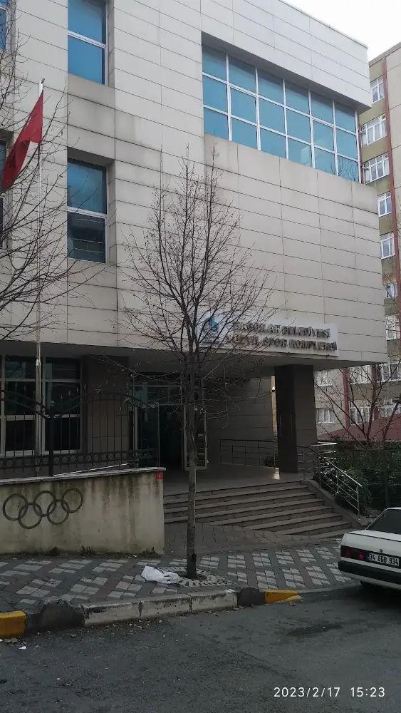 Yüzyıl Spor Kompleksi — Yüzme Havuzları, Bağcılar · fotoğraf 3