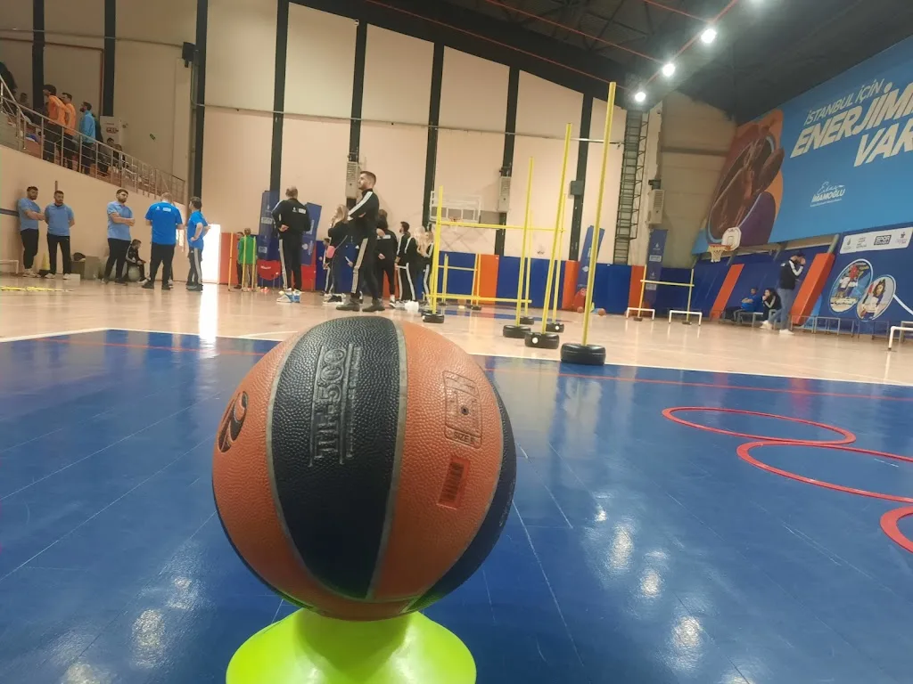 İBB Esenler Spor Kompleksi — Yüzme Havuzları, Esenler · fotoğraf 1