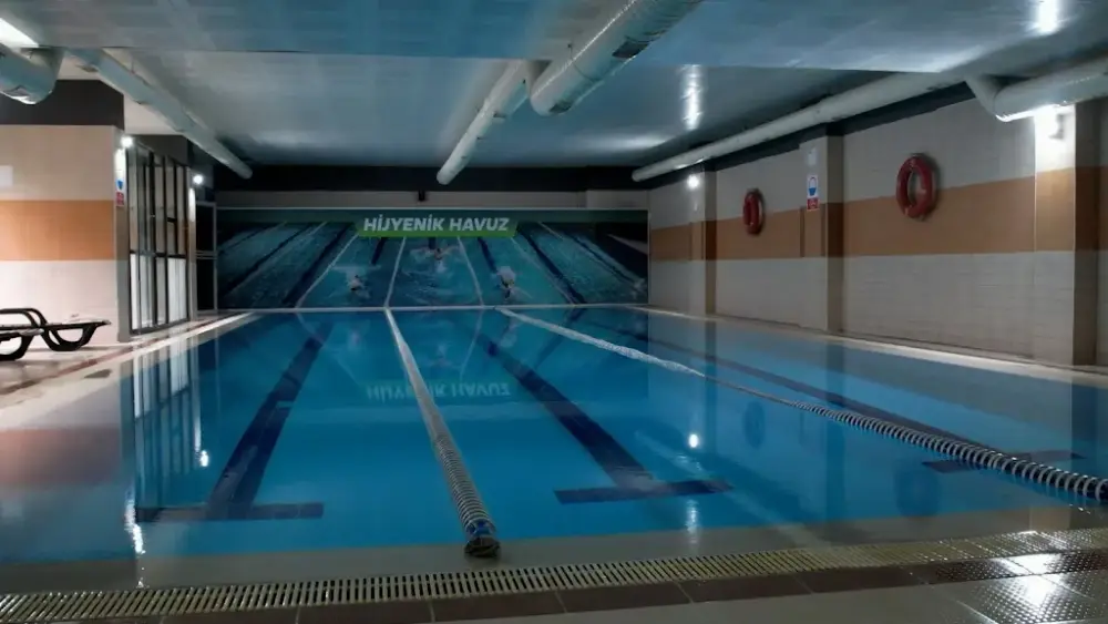LIFE LINE SPORTS CENTER — Yüzme Havuzları, Küçükçekmece · fotoğraf 2