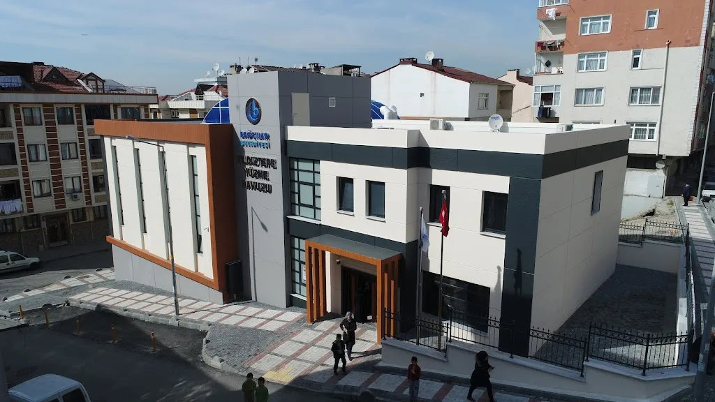 Bağcılar Belediyesi Yıldıztepe Mahallesi Semt Havuzu — Yüzme Havuzları, Bağcılar · fotoğraf 1