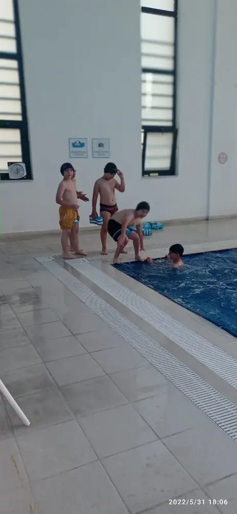 Bağcılar Belediyesi Yıldıztepe Mahallesi Semt Havuzu — Yüzme Havuzları, Bağcılar · fotoğraf 3