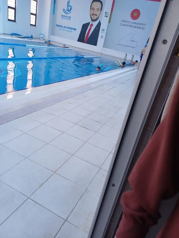 Bağcılar Belediyesi Yıldıztepe Mahallesi Semt Havuzu — Yüzme Havuzları, Bağcılar · fotoğraf 4