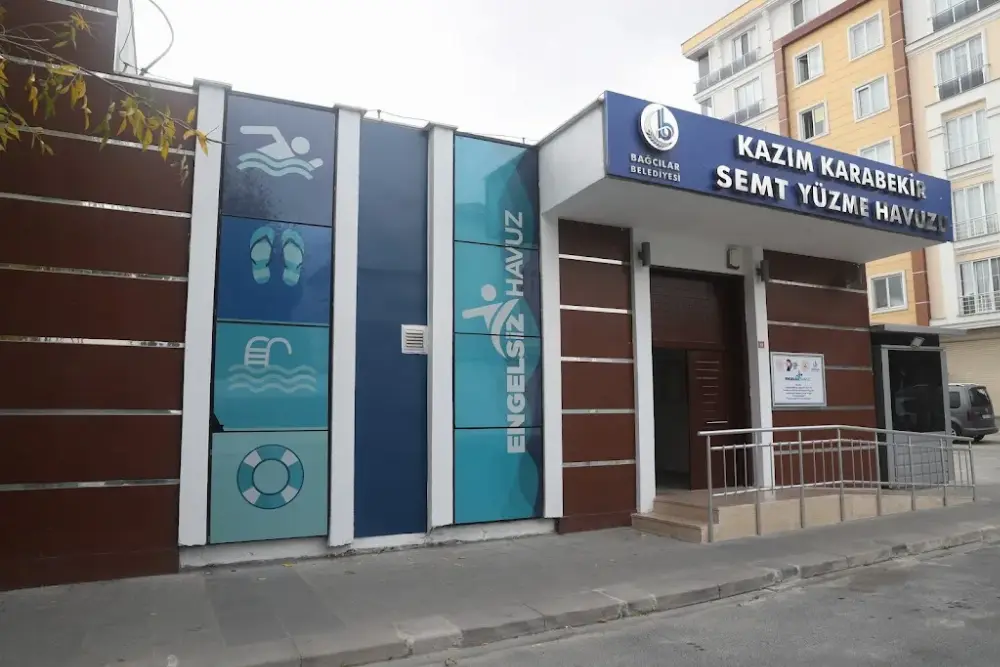 Kazım Karabekir Engelsiz Yüzme Havuzu — Yüzme Havuzları, Bağcılar · fotoğraf 2