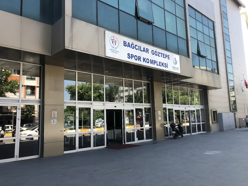 Göztepe Spor Kompleksi — Yüzme Havuzları, Bağcılar · fotoğraf 1