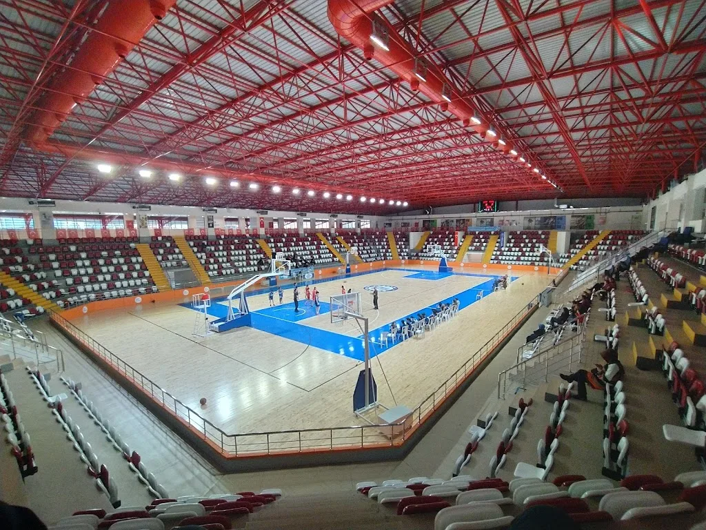 Güngören Spor Kompleksi Ve Stadı — Yüzme Havuzları, Güngören · fotoğraf 1