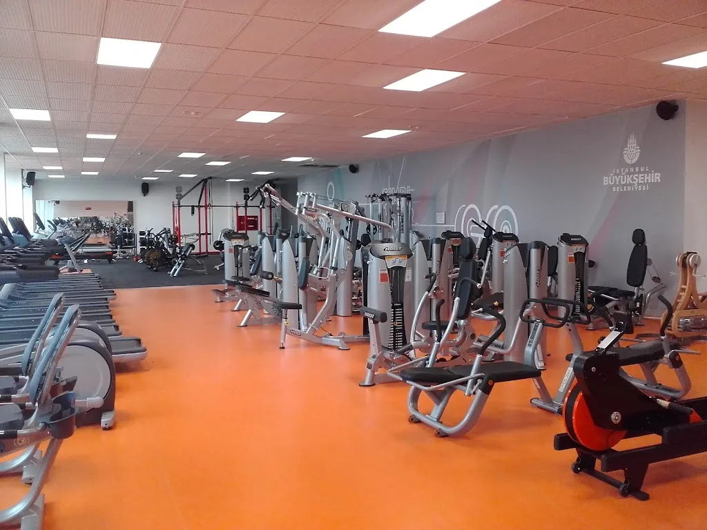 İBB Bahçelievler Spor Kompleksi — Yüzme Havuzları, Bahçelievler · fotoğraf 1