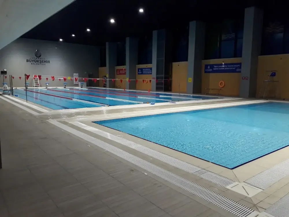 İBB Bahçelievler Spor Kompleksi — Yüzme Havuzları, Bahçelievler · fotoğraf 3