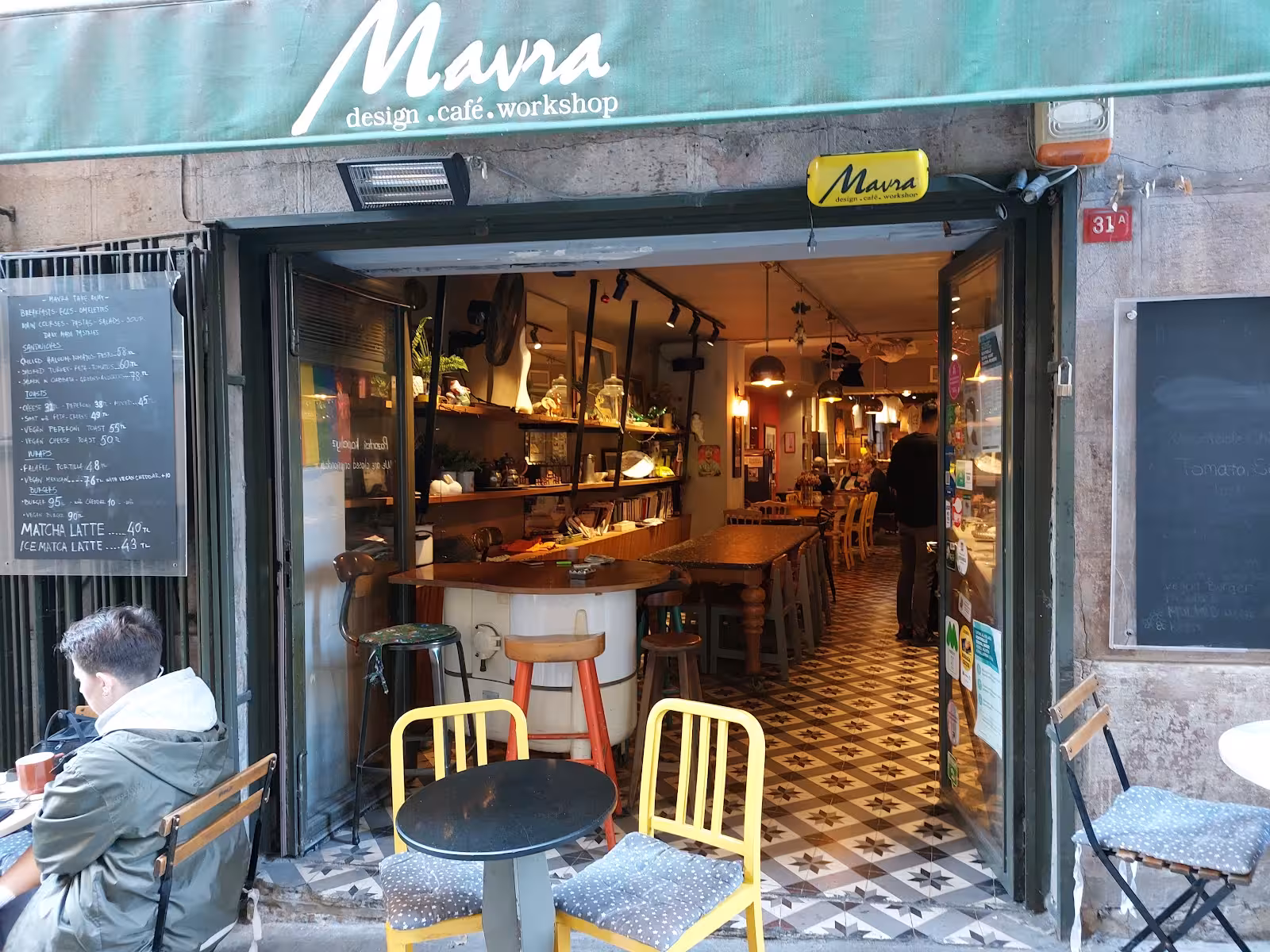 Mavra Cafe Design Workshop Beyoğlu — Akdeniz mutfağı, Beyoğlu · fotoğraf 3