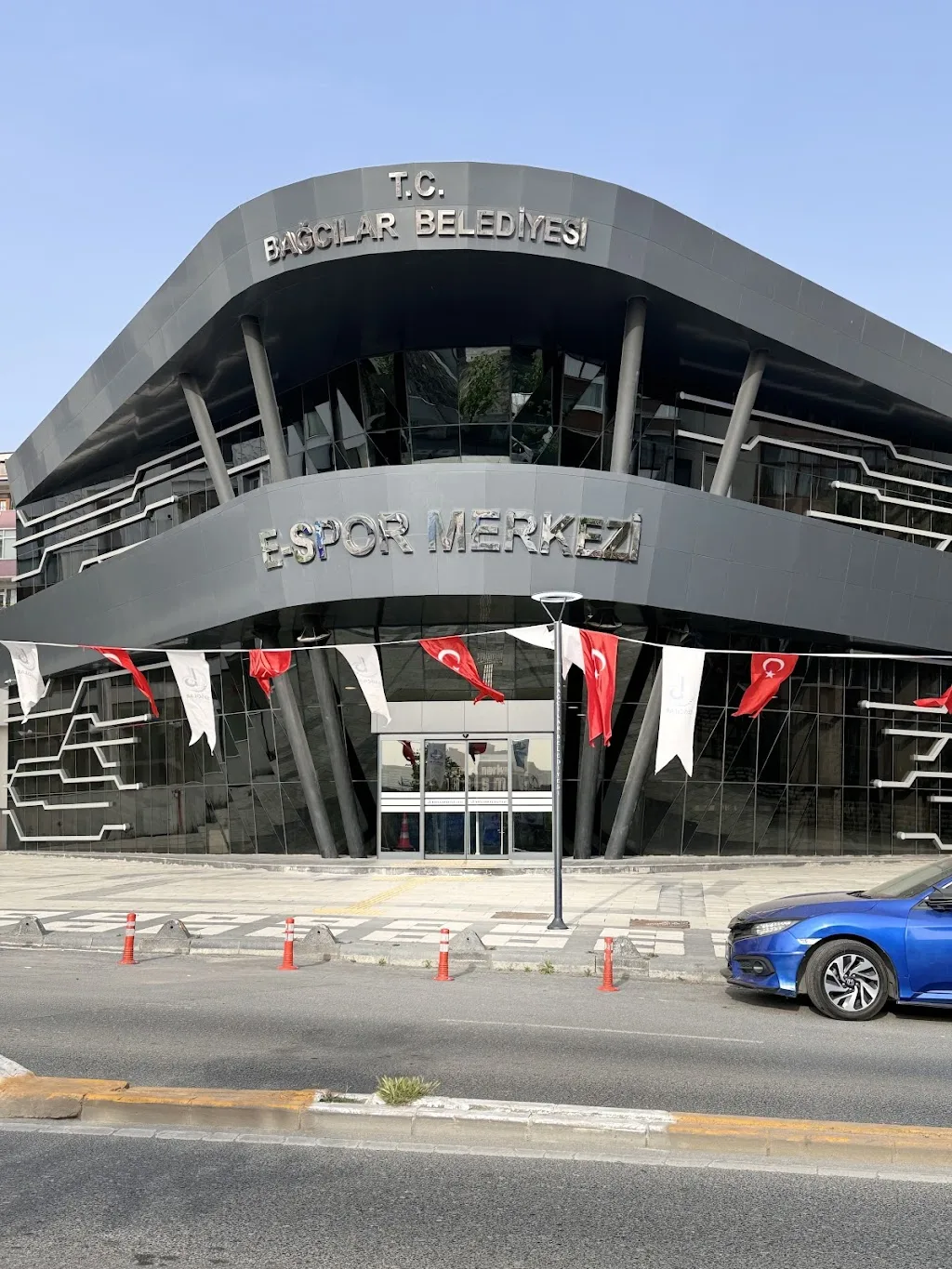 Bağcılar E-Spor Merkezi — Yüzme Havuzları, Bağcılar · fotoğraf 1